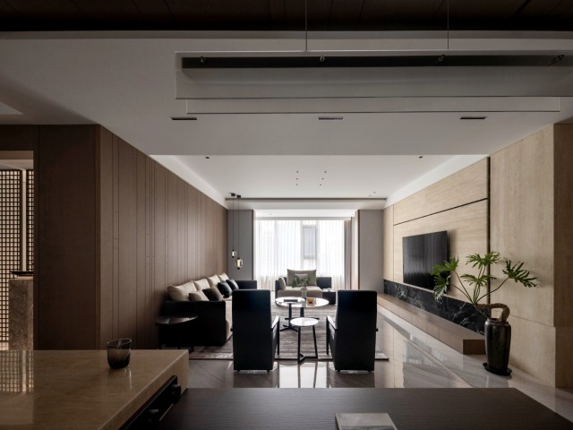 草木摇影，归家如至山林之境